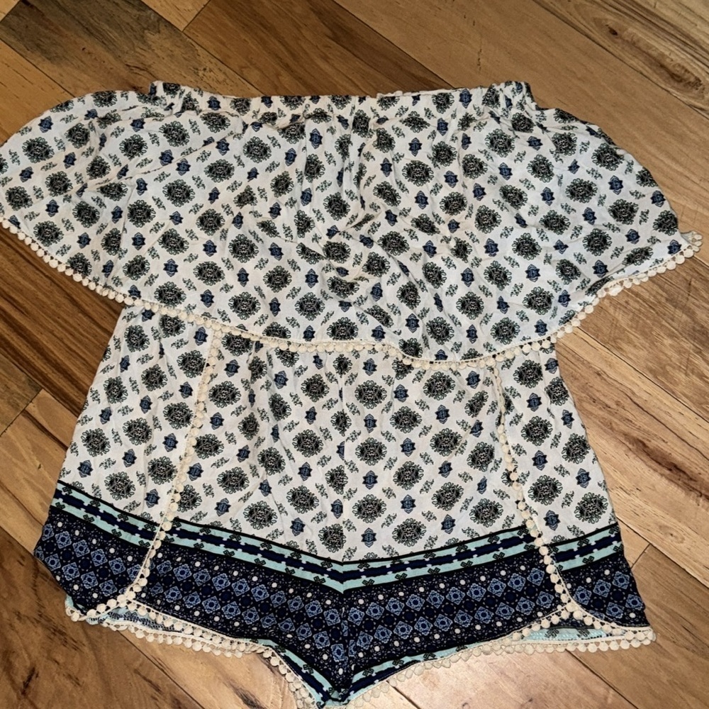 Rue 21 Sz L ivory blue print off the shoulder romper New